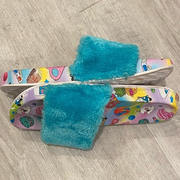Great condition iSCREAM fluffy slides - Picture 4 of 8